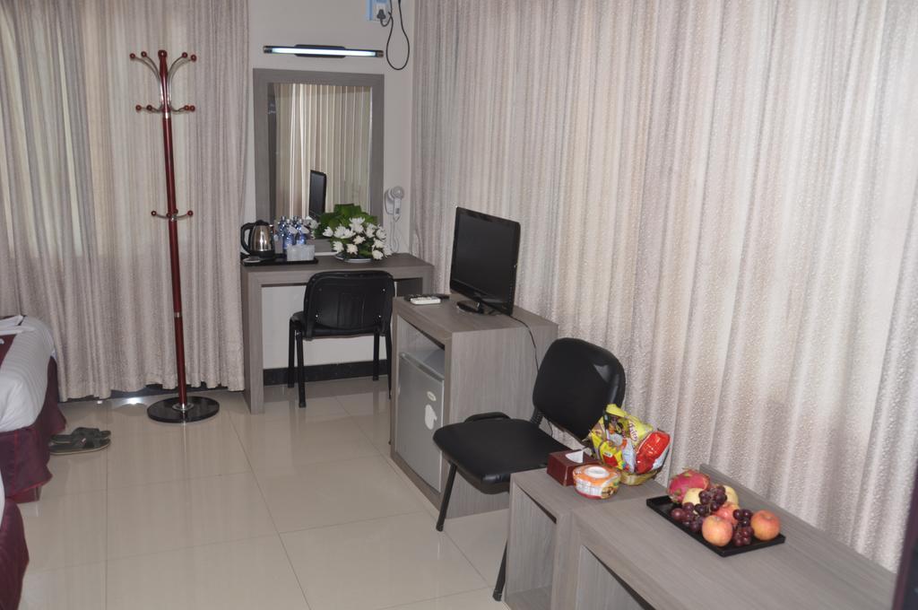 Golden Hill Hotel - Lashio Ngoại thất bức ảnh