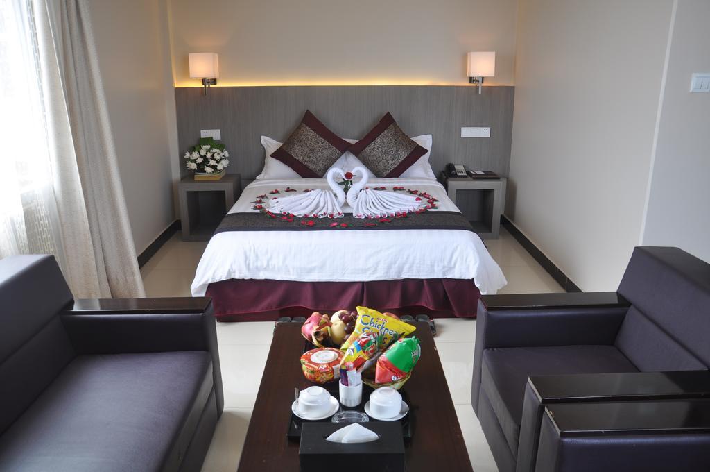 Golden Hill Hotel - Lashio Ngoại thất bức ảnh