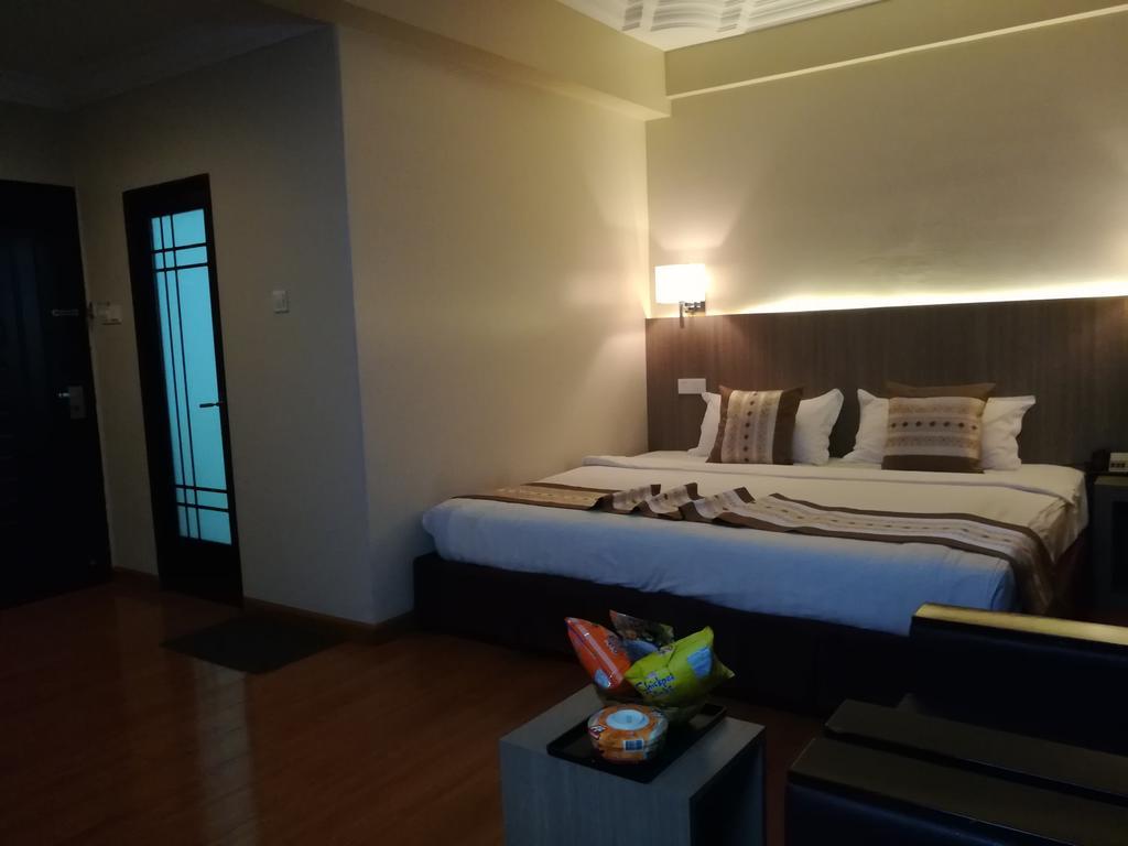 Golden Hill Hotel - Lashio Ngoại thất bức ảnh