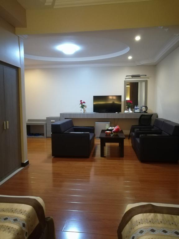 Golden Hill Hotel - Lashio Ngoại thất bức ảnh