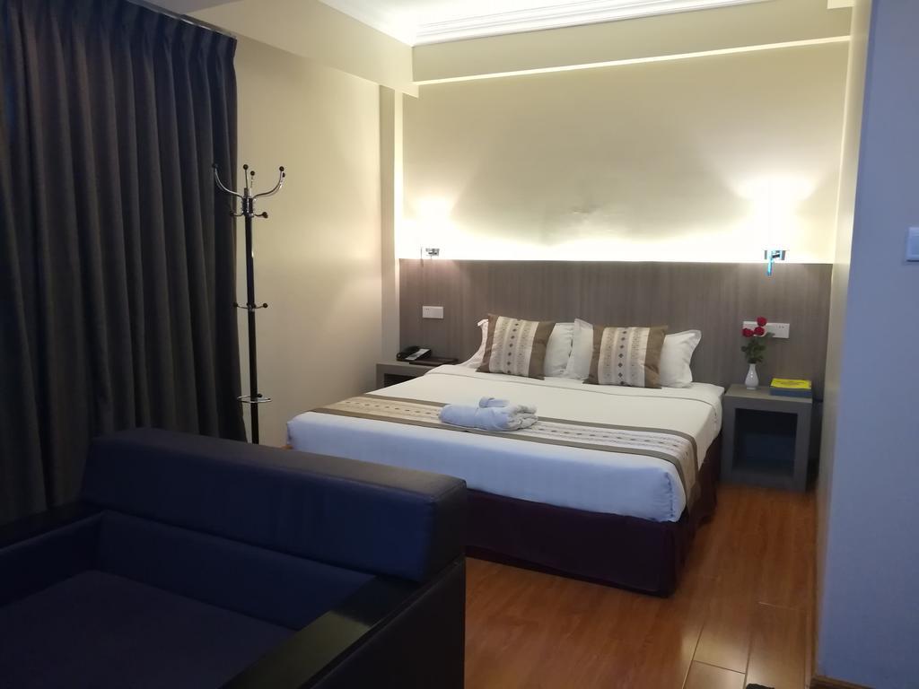 Golden Hill Hotel - Lashio Ngoại thất bức ảnh