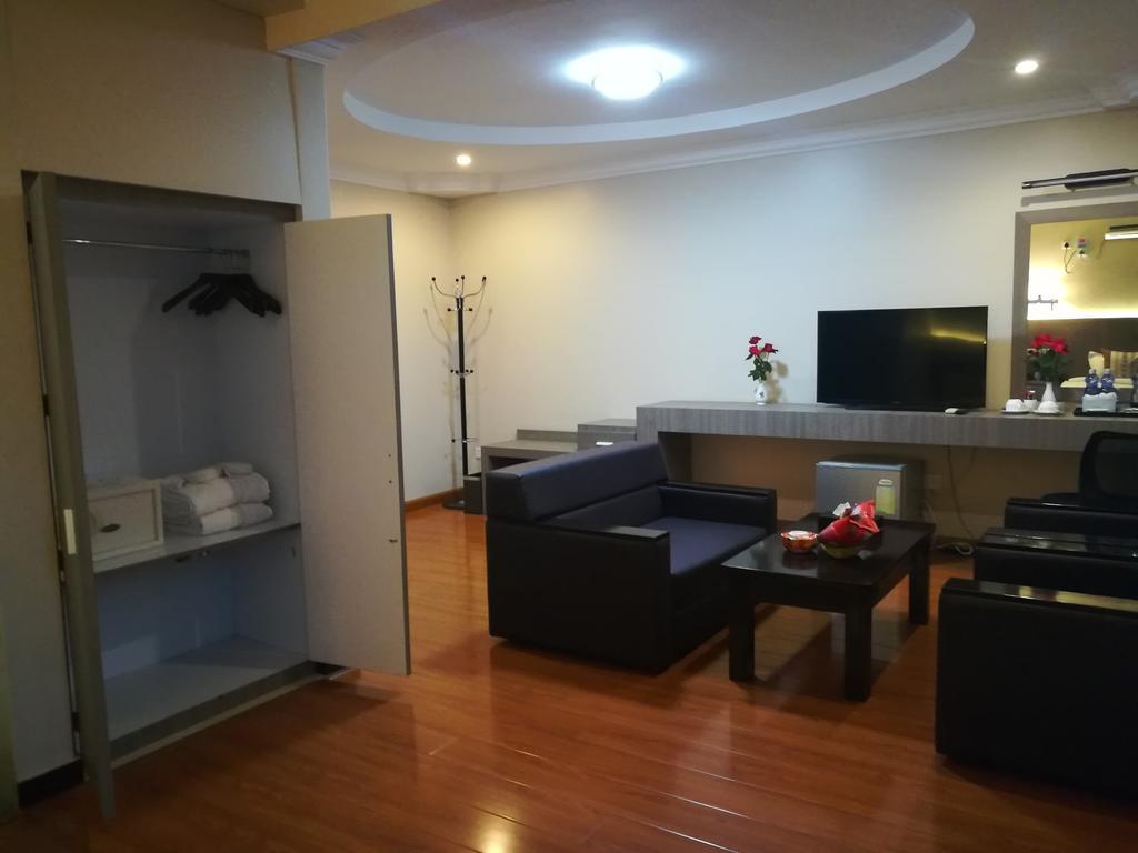 Golden Hill Hotel - Lashio Ngoại thất bức ảnh