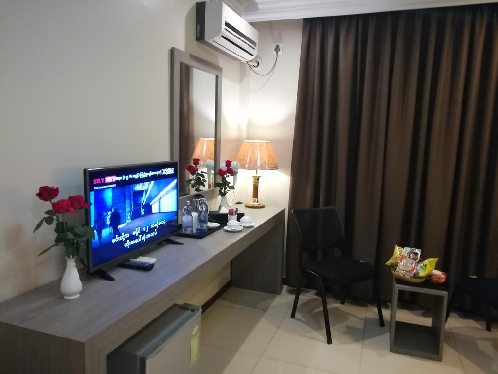 Golden Hill Hotel - Lashio Ngoại thất bức ảnh